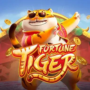 Ilustrasi harimau bergaya fantasi dengan warna emas